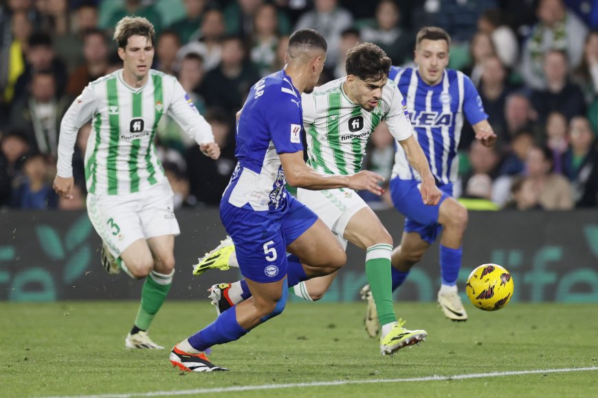 El Betis echa de menos a Isco y se atasca ante el Alavés