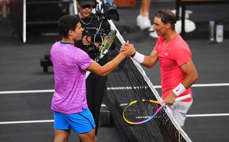Alcaraz vence a un Nadal meditativo en el ‘bolo’ de Las Vegas