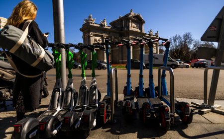 Dos empresas de patinetes ganaron licencias en Madrid gracias a proponer cursos fantasma