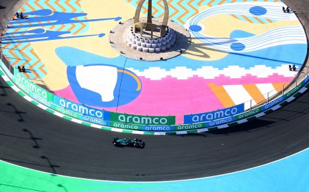 Fernando Alonso lidera los libres y un convaleciente Carlos Sainz cumple en Arabia Saudí