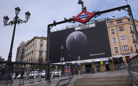 Por qué el cartel del Mutua Madrid Open se ha vestido de luto: homenajea a su diseñador Sergio Delgado, fallecido en Burgos tras un puñetazo