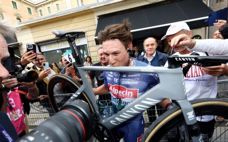 Philipsen se cuela en el duelo entre Pogacar y Van der Poel en la Milán San Remo