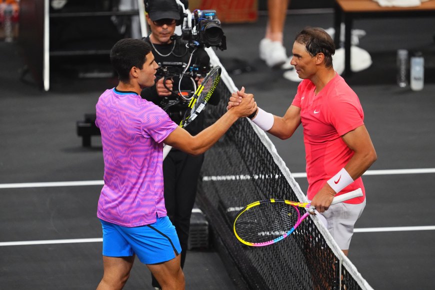 Alcaraz vence a Nadal en la noche del ‘show’