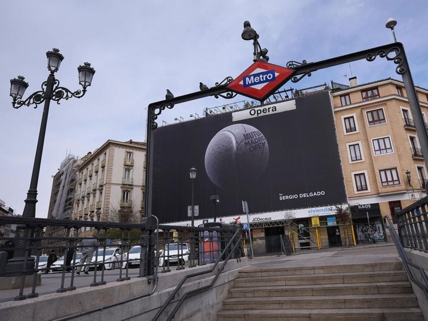 Por qué el cartel del Mutua Madrid Open se ha vestido de luto: homenajea a su diseñador Sergio Delgado, fallecido en Burgos tras un puñetazo