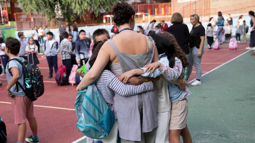 Los sindicatos presionan a la Comunidad de Madrid para dejar por escrito las mejoras laborales de los profesores