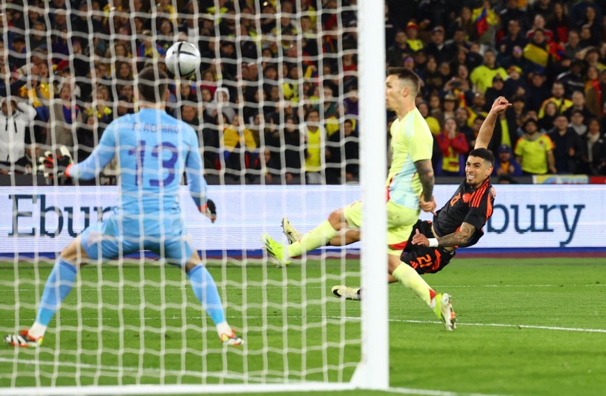 España - Colombia, en directo | Un remate acrobático de Muñoz da la victoria a los cafeteros (0-1)