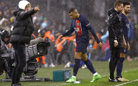 Luis Enrique mata el tedio a costa de Mbappé