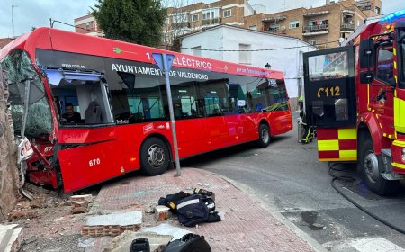 Quince heridos al chocar un autobús municipal contra un muro en Valdemoro