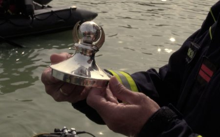 El rescate de una tapa de un trofeo moviliza seis vehículos de bomberos que realizaron inmersiones prohibidas en el Retiro