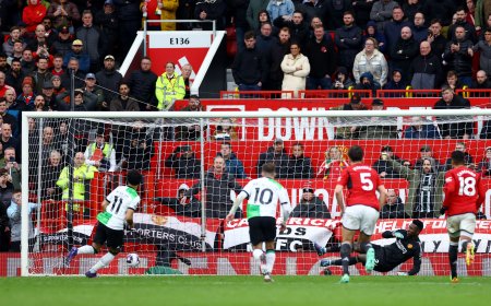 El Liverpool empata en Old Trafford tras rematar 28 veces y cede el liderato de la Premier al Arsenal