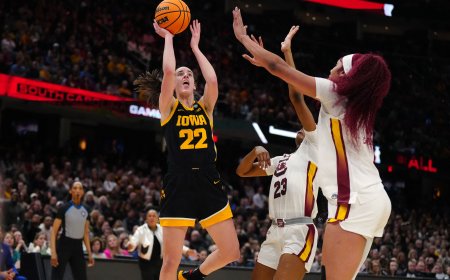 Caitlin Clark se queda sin el campeonato universitario al caer ante la imbatible Carolina del Sur