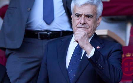 Pedro Rocha escenifica su favoritismo en la candidatura a la presidencia de la Federación Española de Fútbol