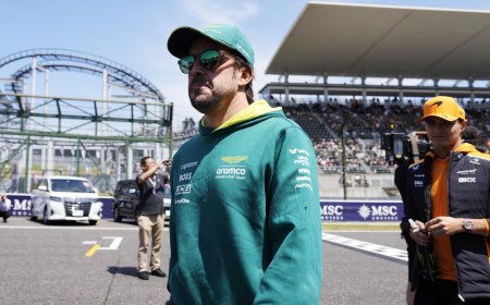 Fernando Alonso renueva con Aston Martin al menos hasta 2026