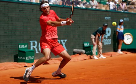 Al calor de la primavera, asoma Tsitsipas