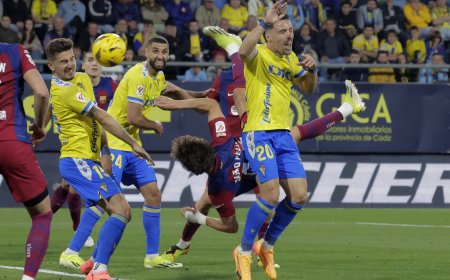 Cádiz - Barcelona, en directo | El Barça se impone al Cádiz (0-1) y llegará al Clásico ocho puntos por detrás del Madrid