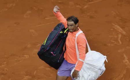 Nadal guerrea, se inclina y dice adiós a Barcelona
