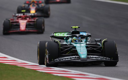 Así fue el rifirrafe entre Alonso y Sainz en la carrera al ‘sprint’ del GP de China de F1