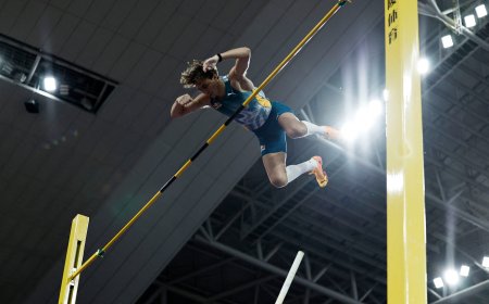 Armand Duplantis rompe el récord mundial en salto con pértiga