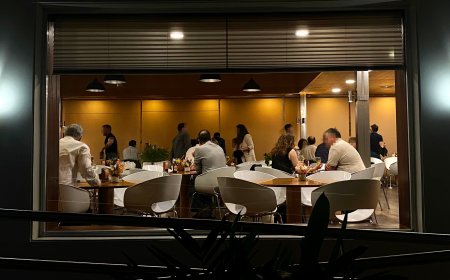 El hartazgo de las ‘apps’ para ligar impulsa las citas rápidas en Madrid