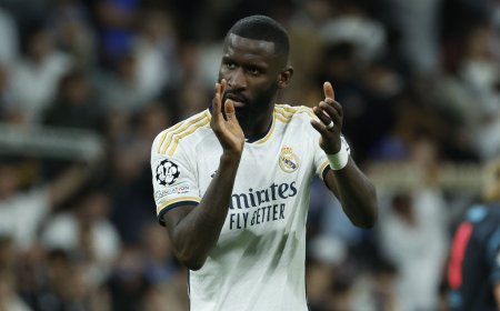Real Madrid - Barcelona, el clásico de La Liga en directo | Lucas, Tchouaméni y Camavinga, titulares en la defensa blanca; Modric, con Kroos y Valverde en el medio