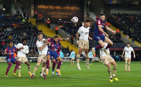 El Barça remonta al Valencia a balón parado
