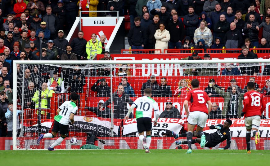El Liverpool empata en Old Trafford tras rematar 28 veces y cede el liderato de la Premier al Arsenal