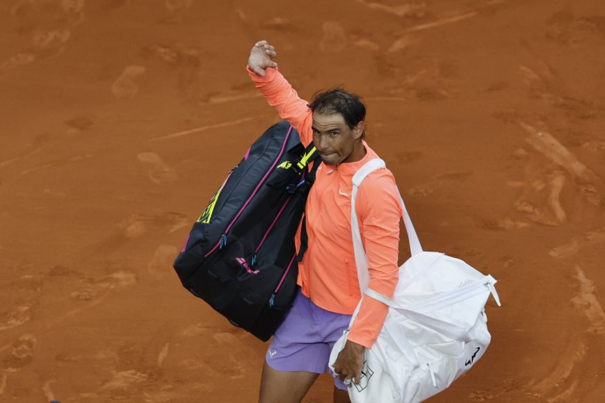 Nadal guerrea, se inclina y dice adiós a Barcelona