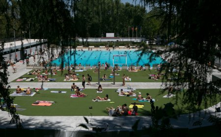 Sin piscina pública en el barrio un año sí y al otro también: ¿por qué las obras se eternizan?