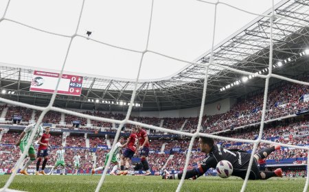 El Betis se lleva los puntos de Pamplona ante un Osasuna con 10