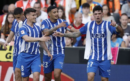El Alavés logra la salvación en Mestalla