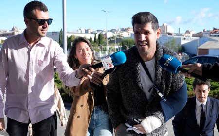 Pedro Rocha despide a Albert Luque, para el que la fiscalía pide un año y medio de cárcel por presuntas coacciones a Jennifer Hermoso
