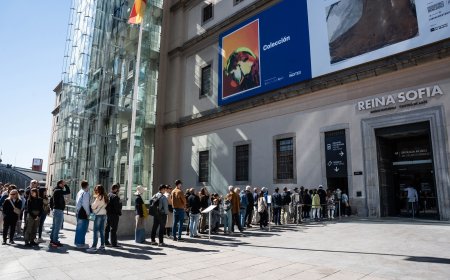 La vida en Madrid es eso que pasa mientras esperas en una cola