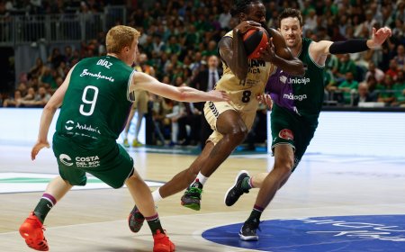 El UCAM Murcia sorprende al Unicaja y se adelanta en la semifinal de la ACB