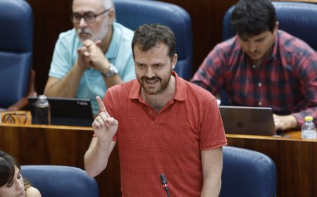 La Asamblea de Madrid abre un expediente sancionador al diputado Pablo Padilla por simular un disparo en el pleno