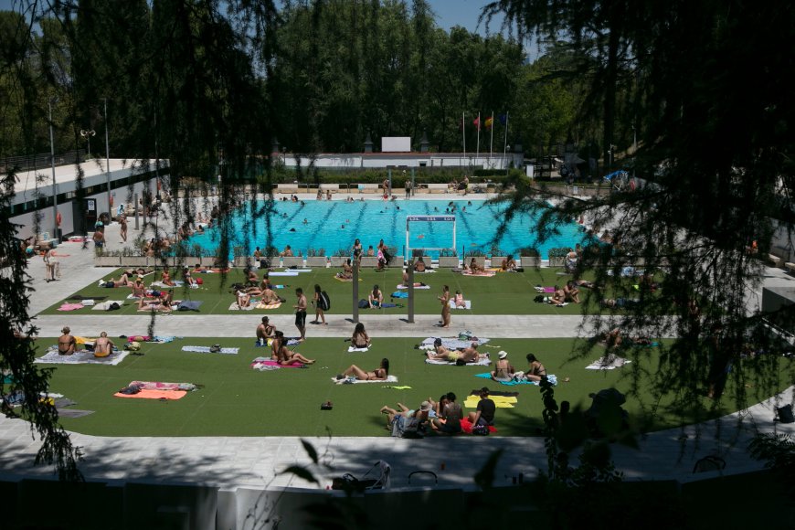 Sin piscina pública en el barrio un año sí y al otro también: ¿por qué las obras se eternizan?