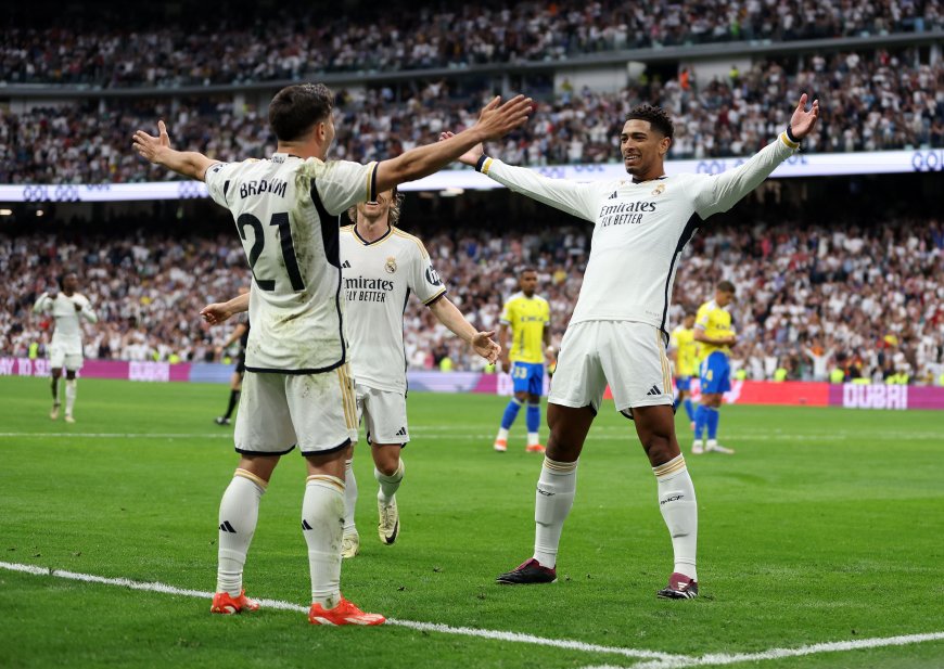 El Real Madrid atrapa su 36ª Liga tras ganar al Cádiz y perder el Barça ante el Girona