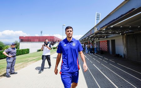 Rodri se pone la camiseta  de líder de la selección española