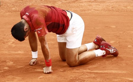 Djokovic abdica en Roland Garros por la rodilla y cede el trono mundial a Sinner