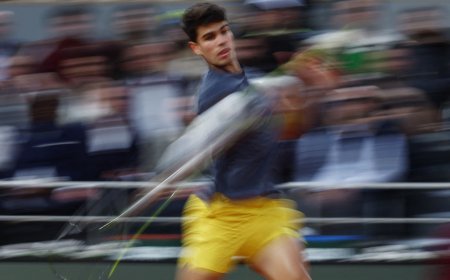 Alcaraz funde a Tsitsipas y alcanza las semifinales del Roland Garros