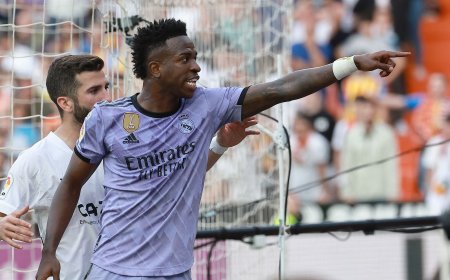 Condenados a ocho meses de cárcel tres seguidores por insultos racistas a Vinicius en Mestalla