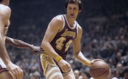 Muere Jerry West, leyenda del baloncesto e imagen de la NBA