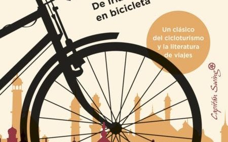 Un atlas y una bicicleta
