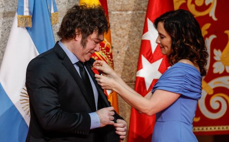 Más Madrid reclama en la Asamblea que el gobierno de Ayuso o Exteriores revoquen la medalla a Milei