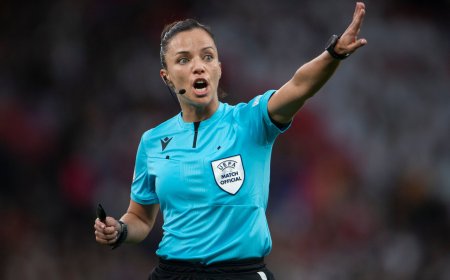 Marta Huerta de Aza, primera árbitra principal en ascender a Segunda División