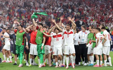 Turquía suda hasta el final para batir a la República Checa