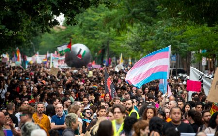 El Orgullo Crítico exhibe músculo en Madrid contra “el genocidio” y los recortes de derechos de Ayuso
