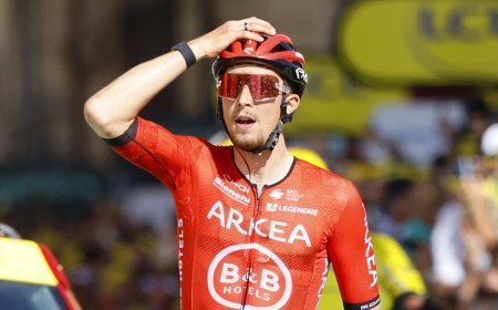 Vauquelin gana la segunda etapa y Tadej Pogacar vuelve a vestirse de amarillo en el Tour de Francia