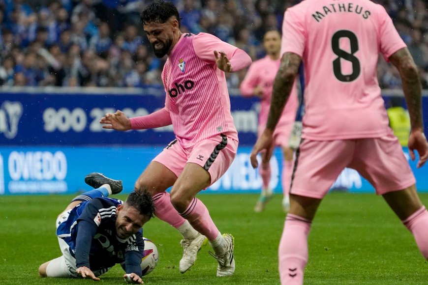 Luca Zidane aplaca al Oviedo, que firma un empate sin goles ante el Eibar