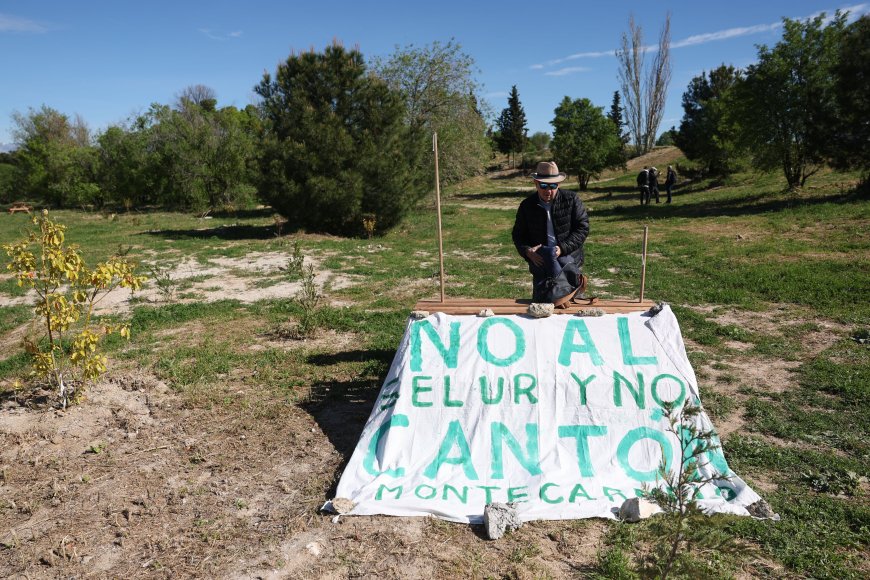 Almeida levantará el cantón de basuras en Montecarmelo aunque esté a 12 metros de una posible fosa común