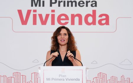 El Gobierno de Ayuso cesa a dos altos cargos de Educación y a uno de Digitalización